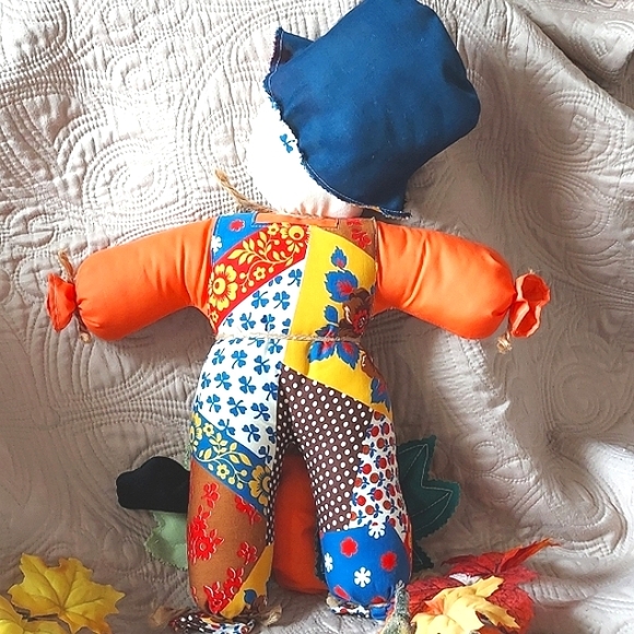 PLUSH SCARECROW DECOR - Picture 2 of 8